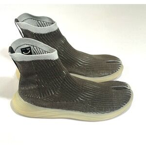 NEW ILYSM Tabi Sock Boot M 6/W 7.5 Olive Barefoot Unisex Split Toe‎ Knit Pull On